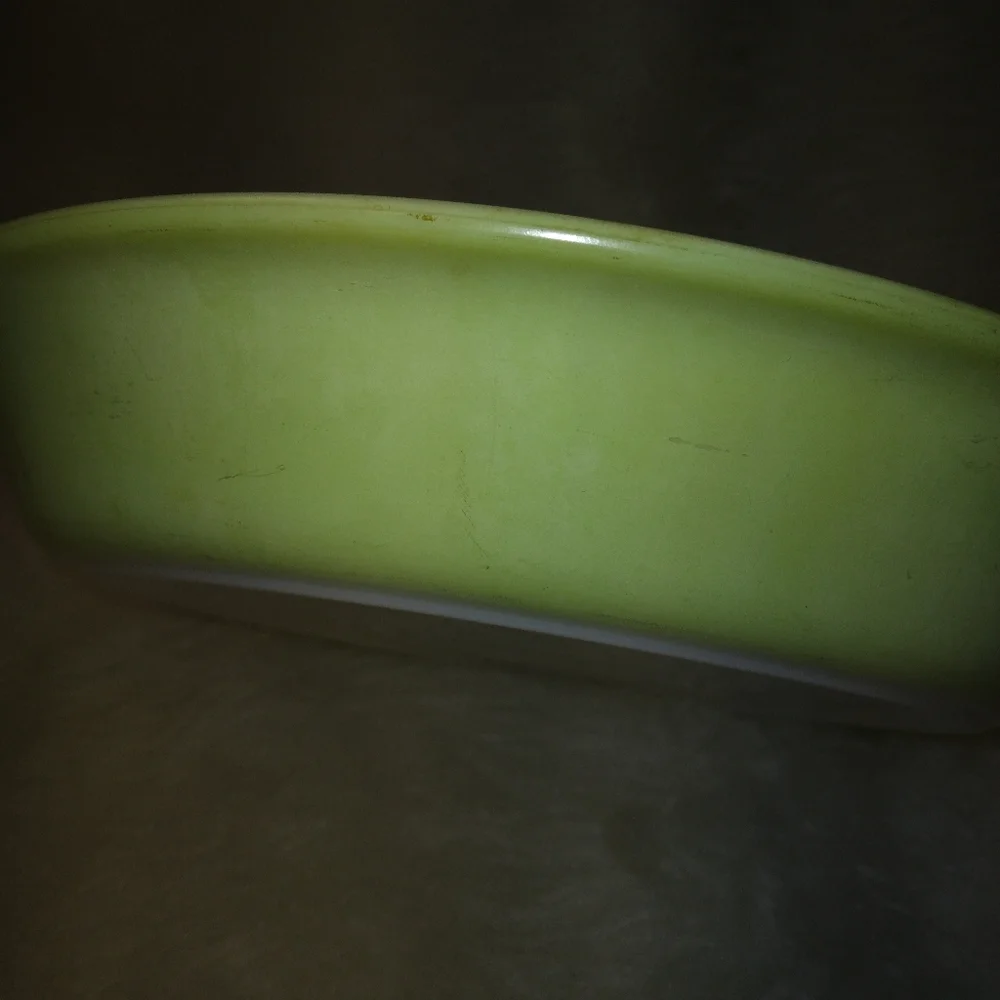 PYREX 209 Lime Green 8.5 inch pie plate